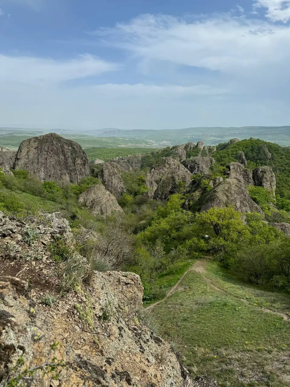 Birtvisi Canyon hiking trail near Tbilisi — volcanic rock towers and medieval fortress